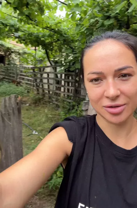 Cum arată casa din Maramureș în care a copilărit Vlăduța Lupău! Locuința bunicilor era locul preferat al cântăreței: „Nu am vândut-o și nici nu o voi vinde”
