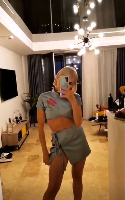 Lidia Buble a încins Instagram-ul după ce a ridicat picioarele în timp ce purta o fustă mini! Are sau nu lenjerie intimă?!