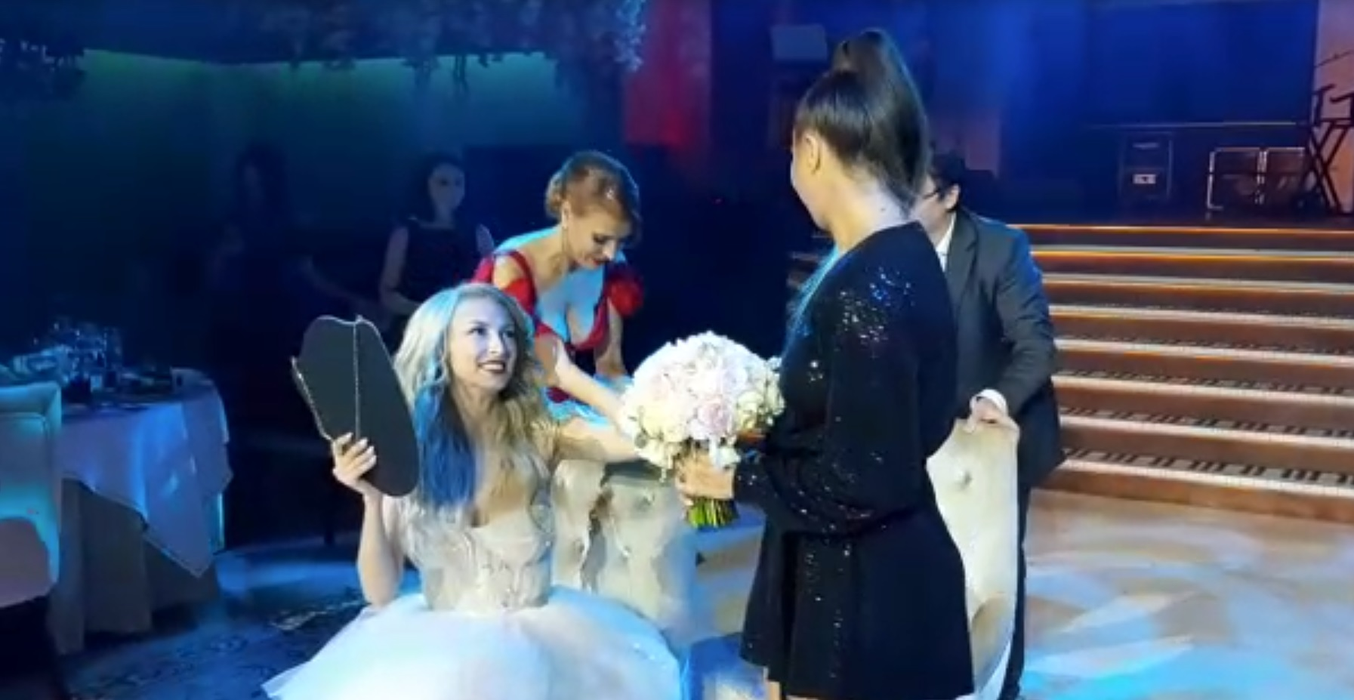 Cine este vedeta care a prins buchetul aruncat de mireasa Andreea Bălan! Urmează încă o nuntă în showbiz!