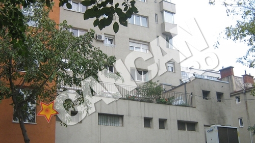 Incalcita poveste a disparitiei brokerului fugar! Vecinii spun ca locuia alaturi de fosta sotie si de fetita lui, intr-o casa in Dorobanti, supravegheata din toate partile de camere video!