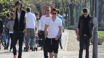 Super-imagini! Fiul lui Borcea isi transforma soferul in bodyguard ori de cate ori simte nevoia sa faca o plimbare in parc!