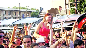 Ombladon si Cheloo de la Parazitii si-au pus fanii sa injure politia