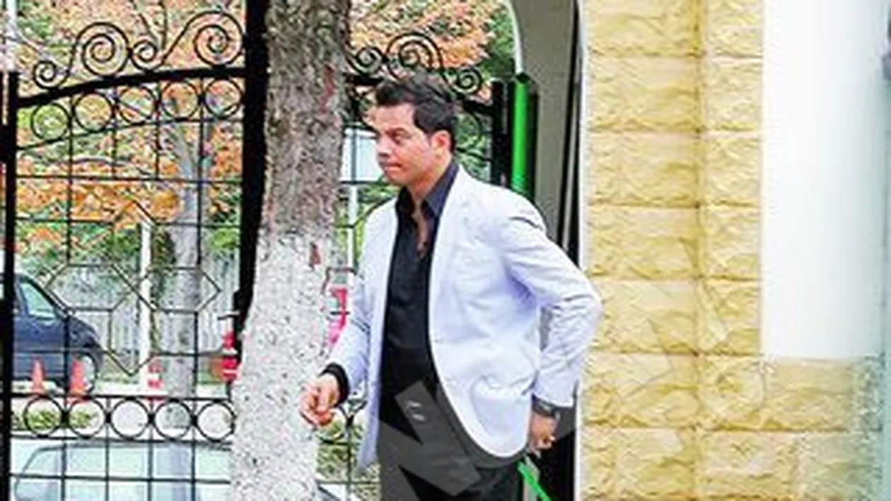 Nevasta nu-l iarta, asa ca se roaga la Dumnezeu sa-l ierte El! Jean de la Craiova s-a dus la biserica lui de suflet!