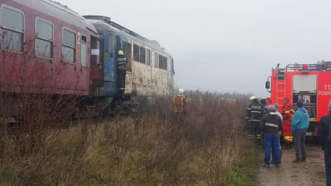 Un tren de călători a deraiat după ce a fost lovit de stânci în județul Maramureș! Anunțul făcut despre pasageri