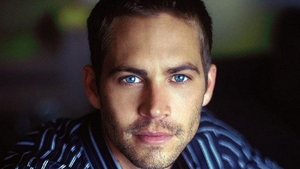 Cum s-a fotografiat Paul Walker inainte de a muri! Actorul s-a imbracat din cap până-n picioare in negru si parea extrem de trist