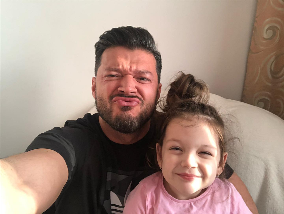 Victor Slav, dezvăluiri despre iubita pe care o ține ascunsă: “Suntem într-o relație de un an și patru luni”. Cum se înțelege Ela cu fiica fostului prezentator, Sofia
