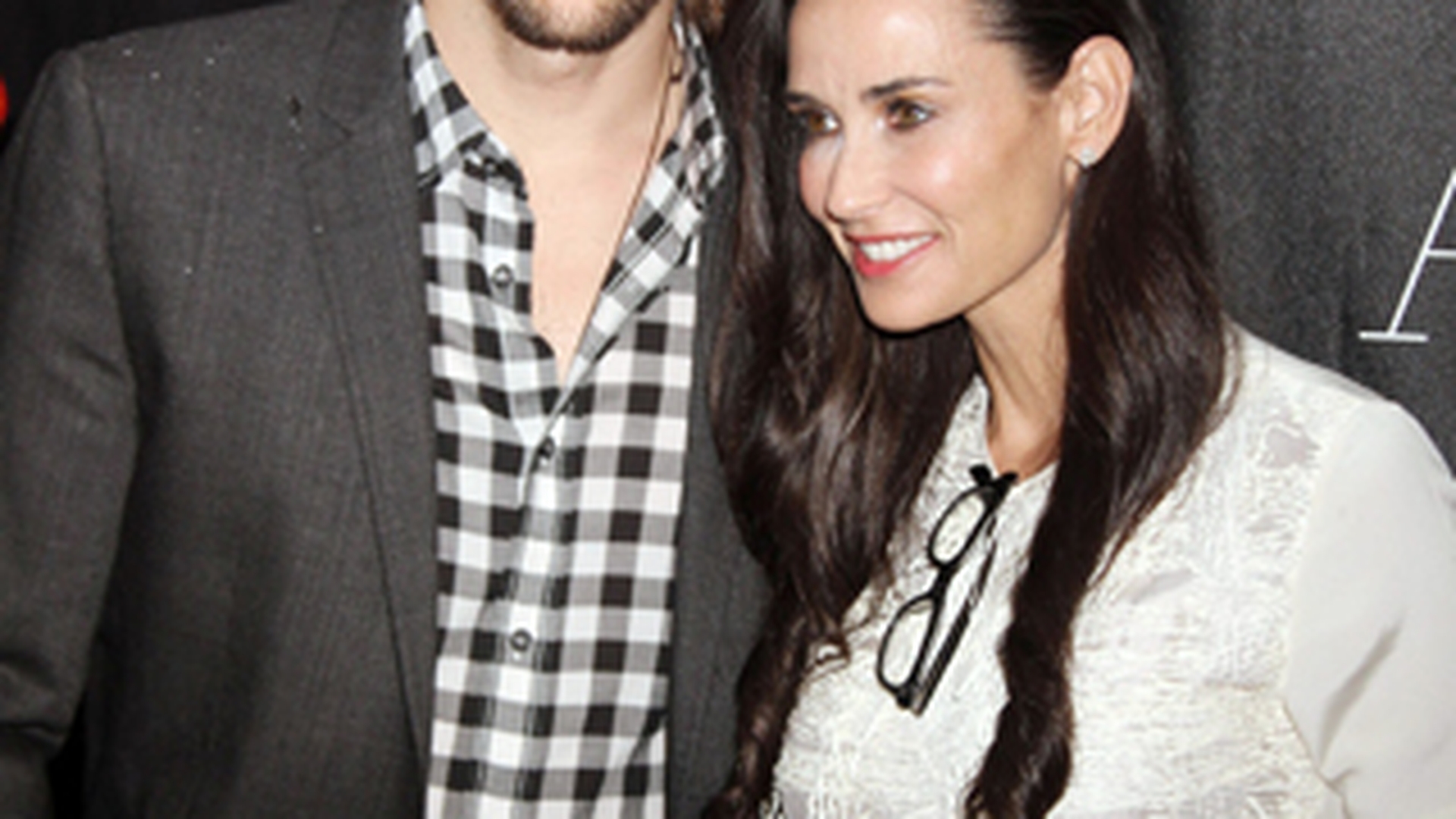Demi Moore divorteaza de Ashton Kutcher! Actrita s-a adresat unui avocat specializat in divorturi