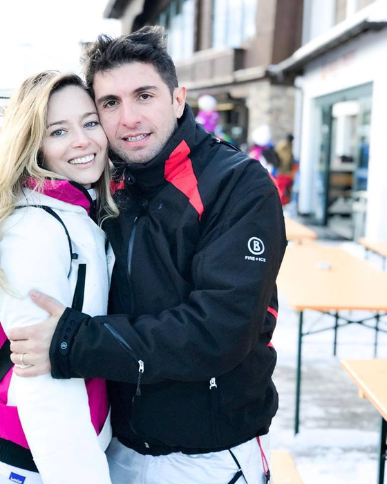 Laura Cosoi a anunţat că e însărcinată! „Aceştia suntem noi, viitorii părinţi, binecuvântaţi, emoţionaţi şi foarte fericiţi” Care este sexul copilului