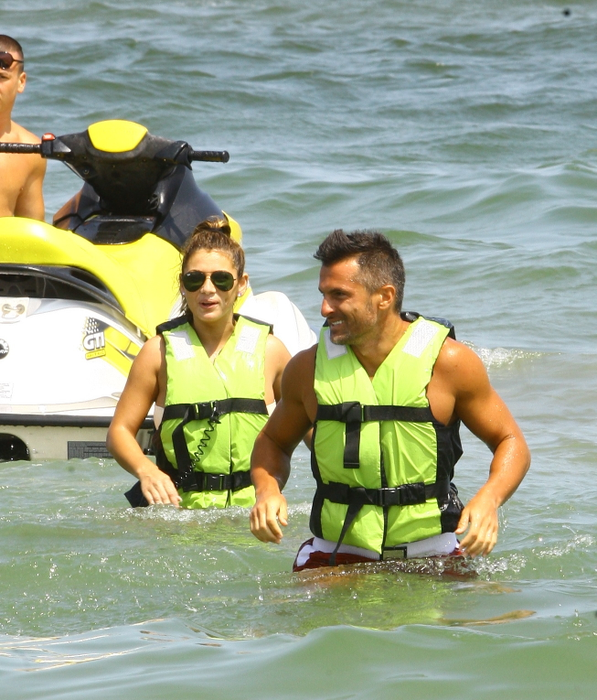 Iulian Dîrnea şi Roxana Vancea, la mare