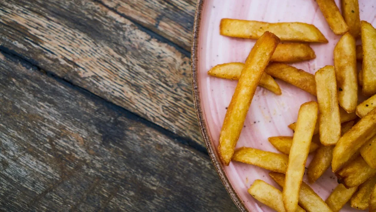 Notă de plată de infarct la Eforie Nord! Cât a achitat un turist pentru o porție de cartofi prăjiți