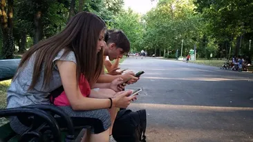 Imaginile au devenit virale! Ce au făcut câțiva tineri din Iași după ce au scăpat din izolare