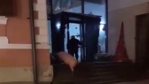 Un bărbat din Râșnov a fost dus direct la Spitalul de Psihiatrie după ce s-a dus să-și plătească taxele .... cu un porc!