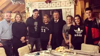 ANDREEA ESCA a mers să îşi întâlnească „cuscrii“. Iată prima imagine alături de familia lui MARIO FRESH