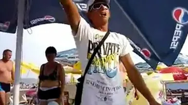 RAZI DE MORI! Uite cum fac comerciantii reclama la porumb fiert pe plaja! Ia porumbu' si coceanu' ca Monica Columbeanu!