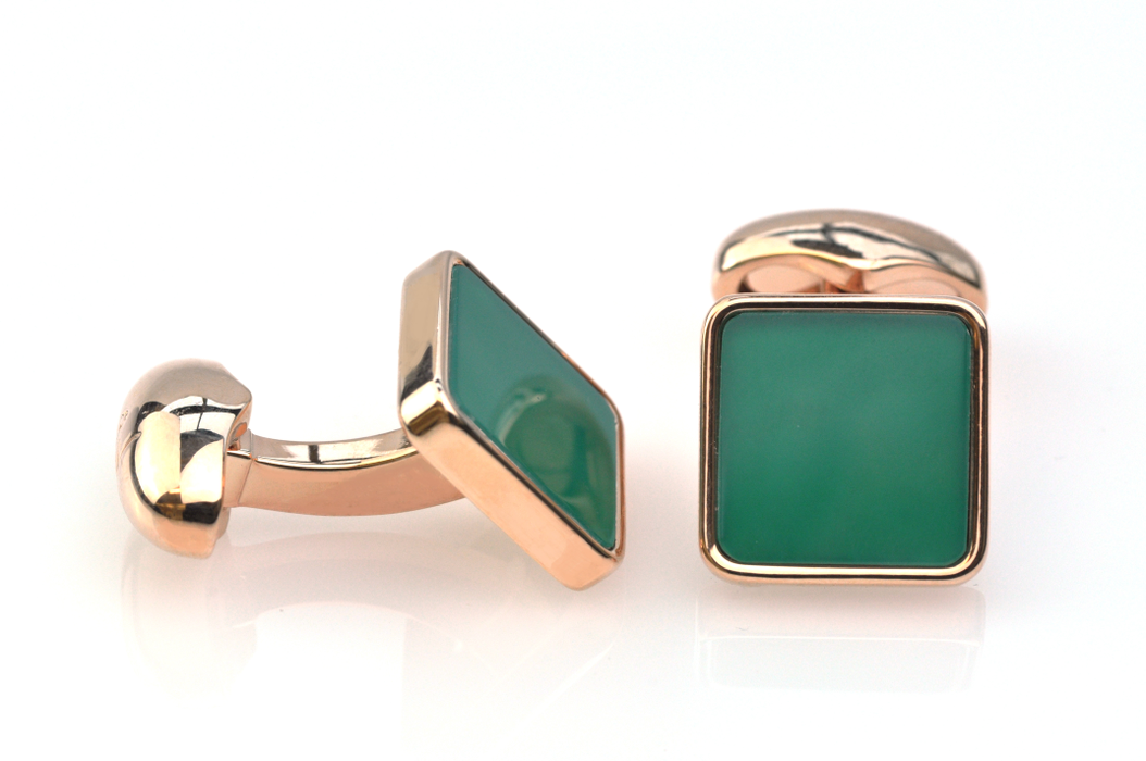 Butonii sunt un accesoriu care fac diferenta