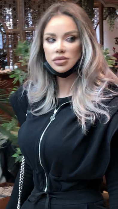 Bianca Drăgușanu a ieșit la mall cu o prietenă, după despărțirea de Gabi Bădălău