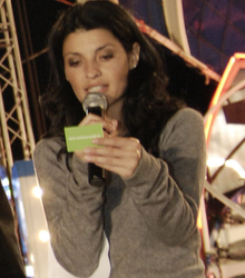 Lavinia Șandru a dat reflectoarele TV pe cele ale teatrului Excelsior: joacă rolul Doamnei Clara