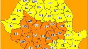 România, sub cod portocaliu și galben de furtuni! Ce drumuri sunt blocate din cauza inundațiilor