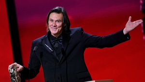 Iubește din nou, la 64 de ani! Marele actor și-a confirmat relația cu iubita mai tânără, după 4 ani de întâlniri în secret