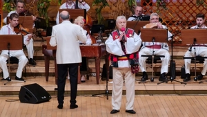 Gheorghe Turda, concert aniversar de excepție la Sala Radio. Ce cadou deosebit i-a făcut nepotul artistului, pe scenă. GALERIE FOTO