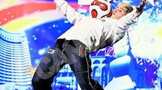 Dupa "Romanii au talent", Stefan Florescu se duce la Praga! Jongleaza cu mingea si in Cehia