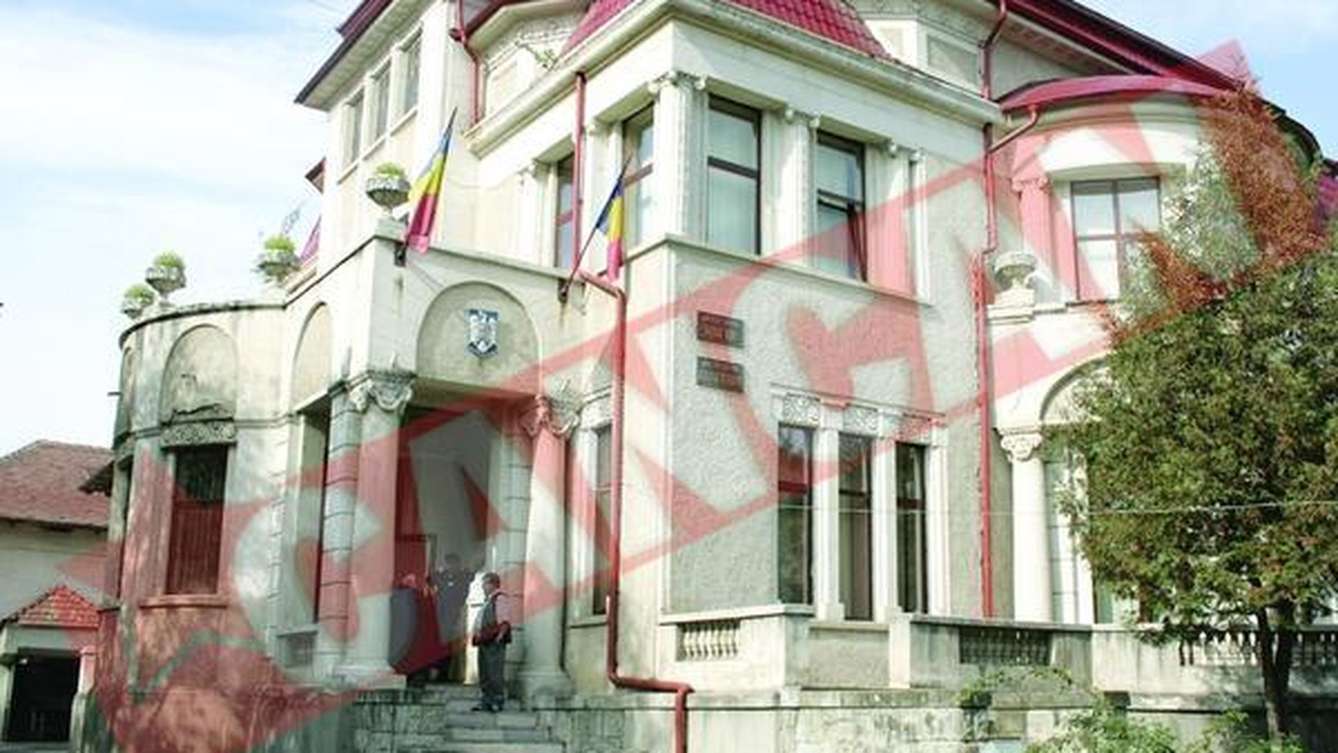 Isi santajau colega care isi pierduse virginitatea