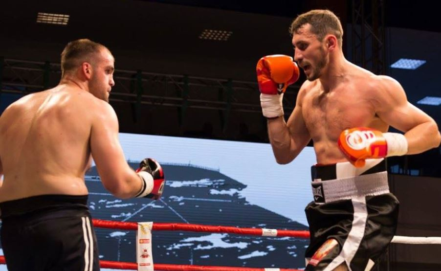 Cezar Juratoni (dreapta) este sportiv de performanță