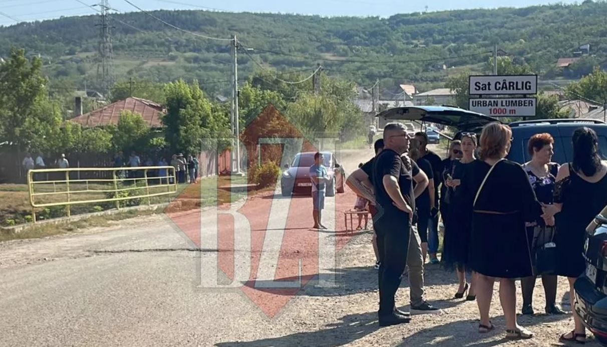 Imaginile durerii! Maria Diana, tânăra care a sfârșit tragic pe Jepii Mici, condusă pe ultimul drum
