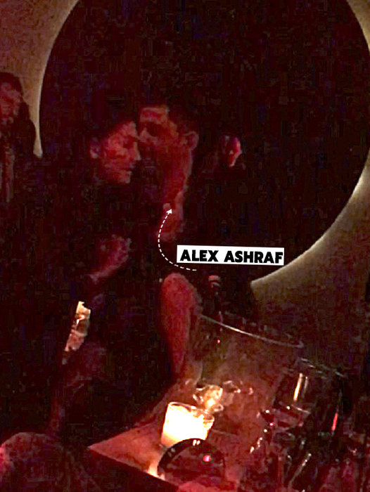 Alex Ashraf a petrecut în compania intimă a unei sexy-domnișoare
