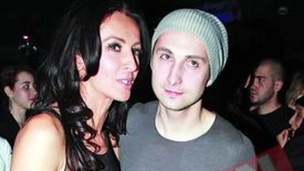 Iubitul Mihaelei isi ia arma