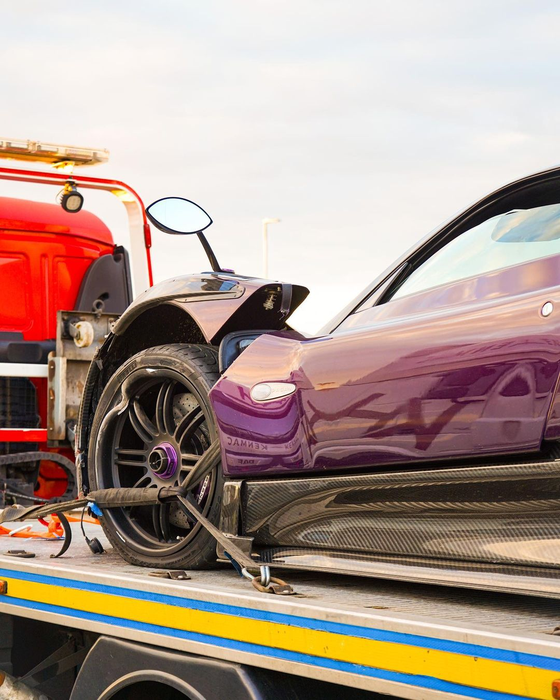 Cum se spulberă 10 milioane de euro într-o secundă! Fosta mașină a lui Hamilton, distrusă într-un accident în Marea Britanie