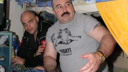 Scene de groază în Ferentari! Leul lui Nutu Cămătaru a sărit la medicul care urma să-l tranchilizeze