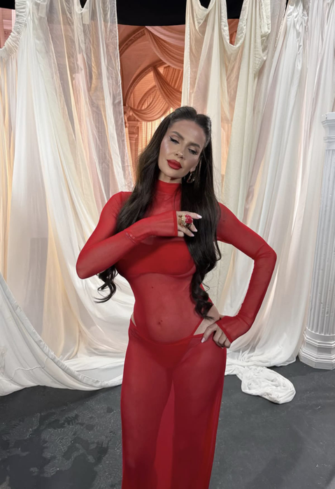 Transformare totală pentru Andreea Bănică. Imaginea cu artista brunetă a atras toate privirile