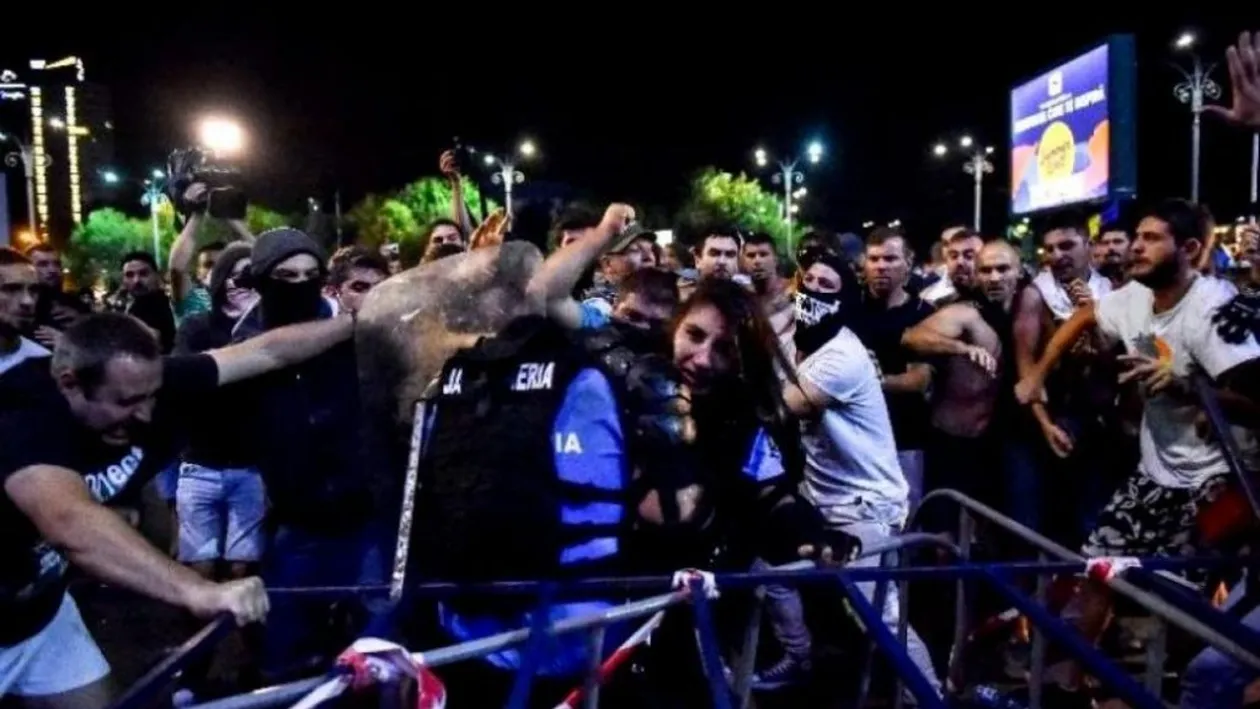 A fost arestat protestatarul care a lovit femeia jandarm!