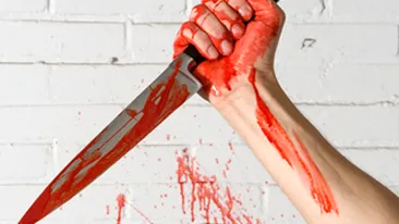 VIDEO Doi baieti au fost injunghiati de un coleg mai mare, chiar in fata liceului!