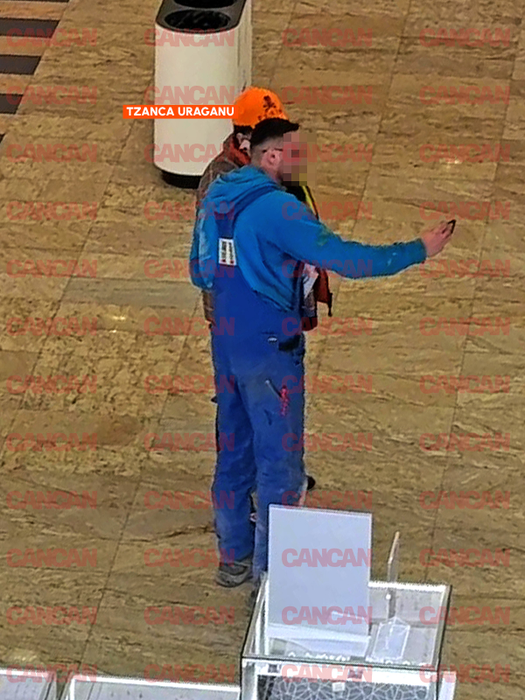 Cântărețul de manele, asaltat de fani în mall