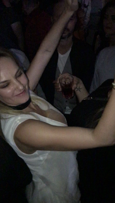 Roxana a dansat până la epuizare cu ocazia zilei sale de naştere