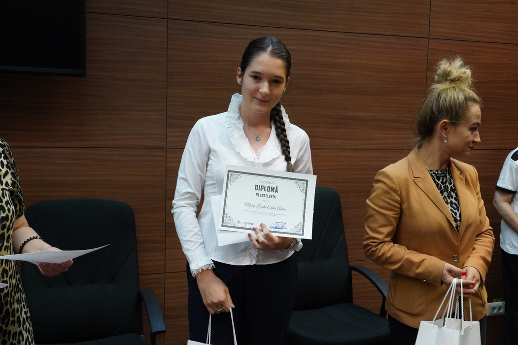 Comunicat de presă. Primarul Robert Negoiță a premiat elevii de top din Sectorul 3