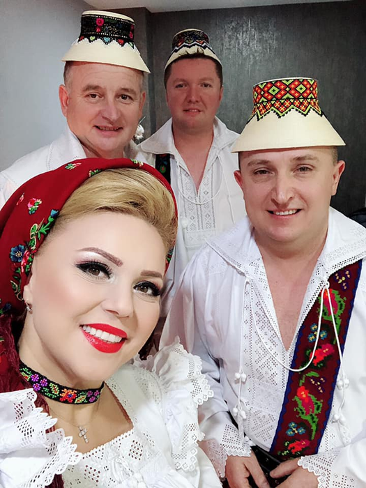 Cornelia și Lupu Rednic, despre viața în sărăcie la mașină de 80.000 €! NU îi recunoști la propria lor nuntă de acum 27 de ani