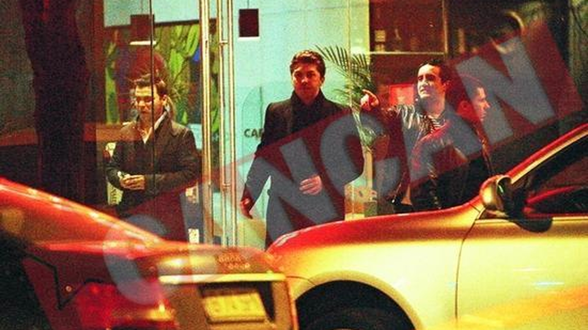 Bogdan Ivanof a inceput sa o curteze pe Oana Mares