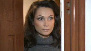 CanCan are dovada! Nicoleta Luciu are o viata secreta! Bruneta a fost filmata in timp ce a intrat in apartamentul unor barbati