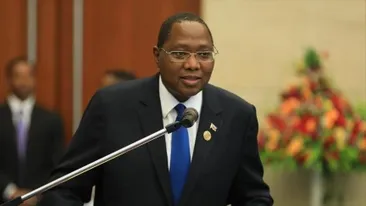 Ambrose Dlamini, premierul unui regat african, a murit după ce s-a infectat cu noul coronavirus