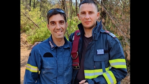 Ce cadou a primit un pompier român de la colegul său grec: ”Ai venit să ne ajuți să stinge incendiile?”