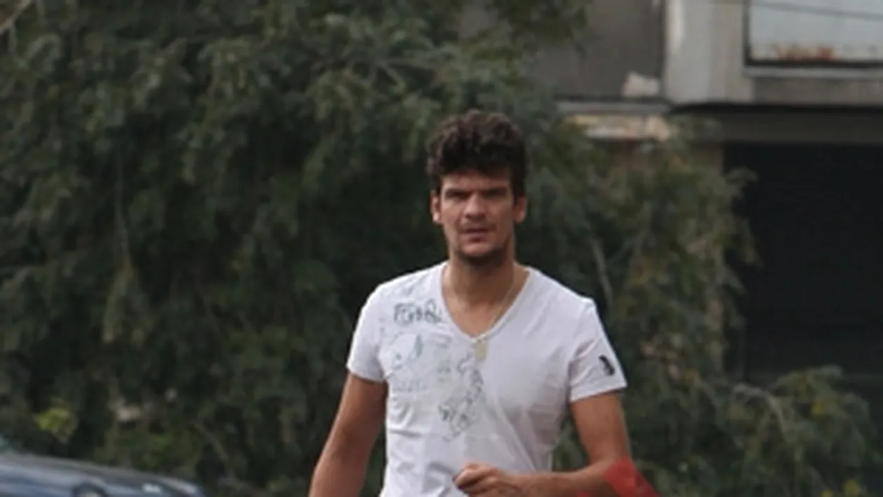 Tudor Chirila ia mancare la pachet