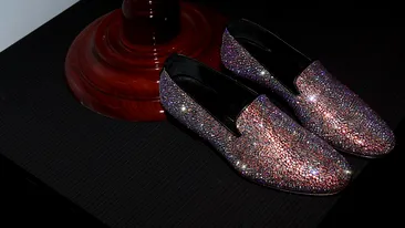 Nu si-a cerut iubita de sotie, dar stie deja cum se va imbraca la nunta cu ea! Stefan Stan vrea pantofi cu cristale Swarovski!