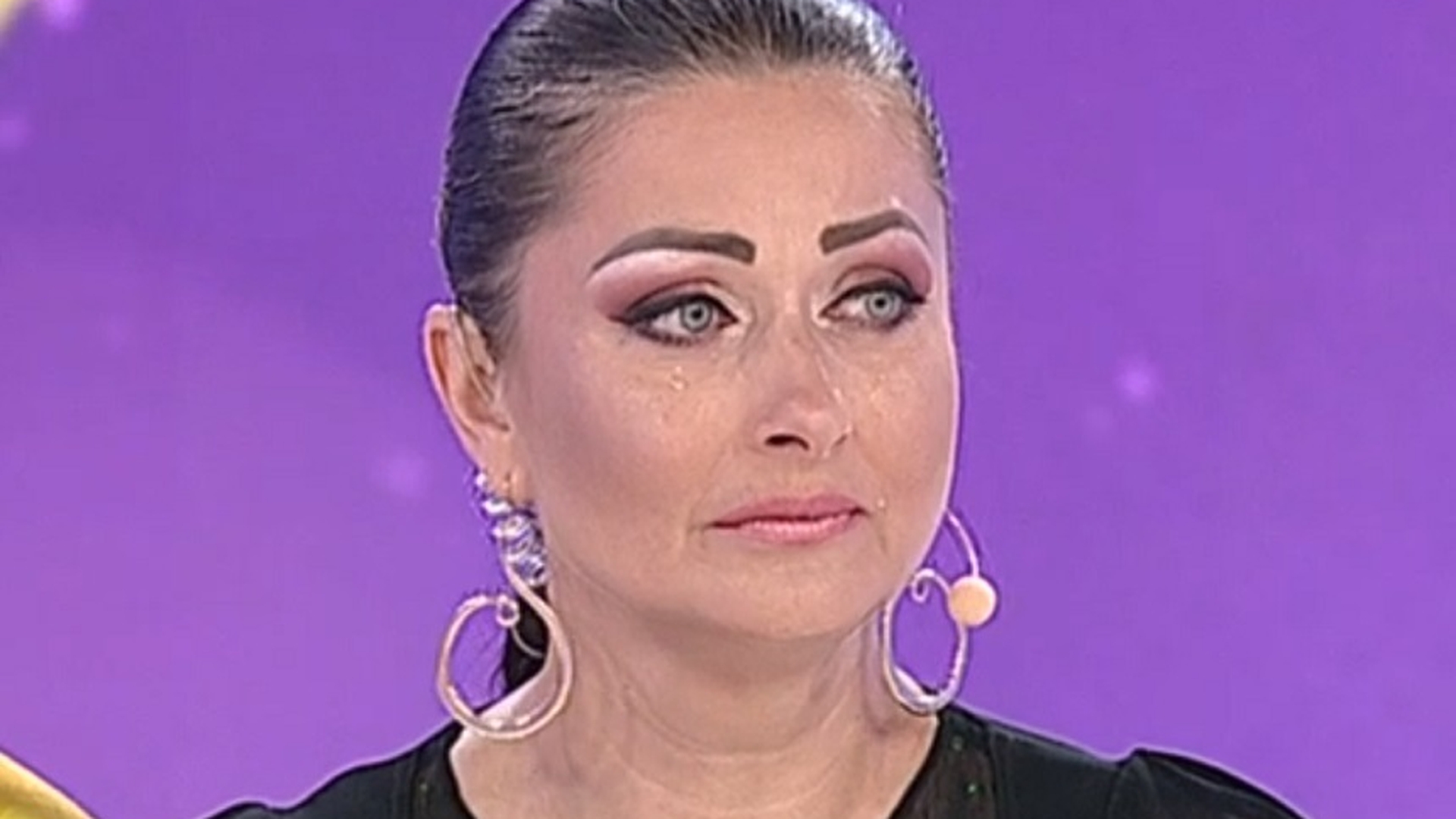 Gabriela Cristea cu ochii în lacrimi