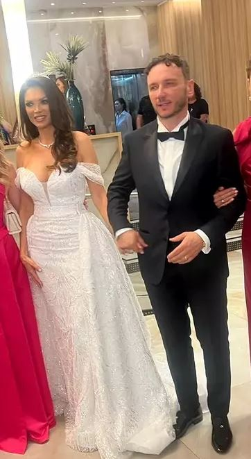 Cristina și afaceristul au avut o nuntă ca-n povești cu 500 de invitați