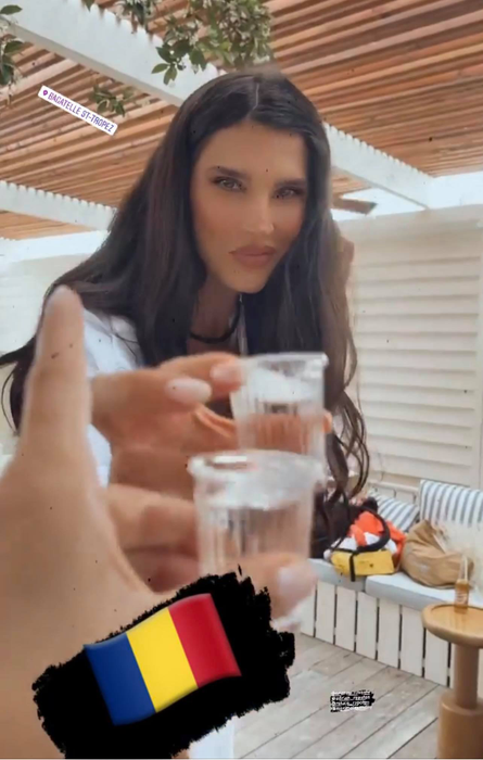 Petrecere cu fotbaliști și celebrități din România la Saint Tropez