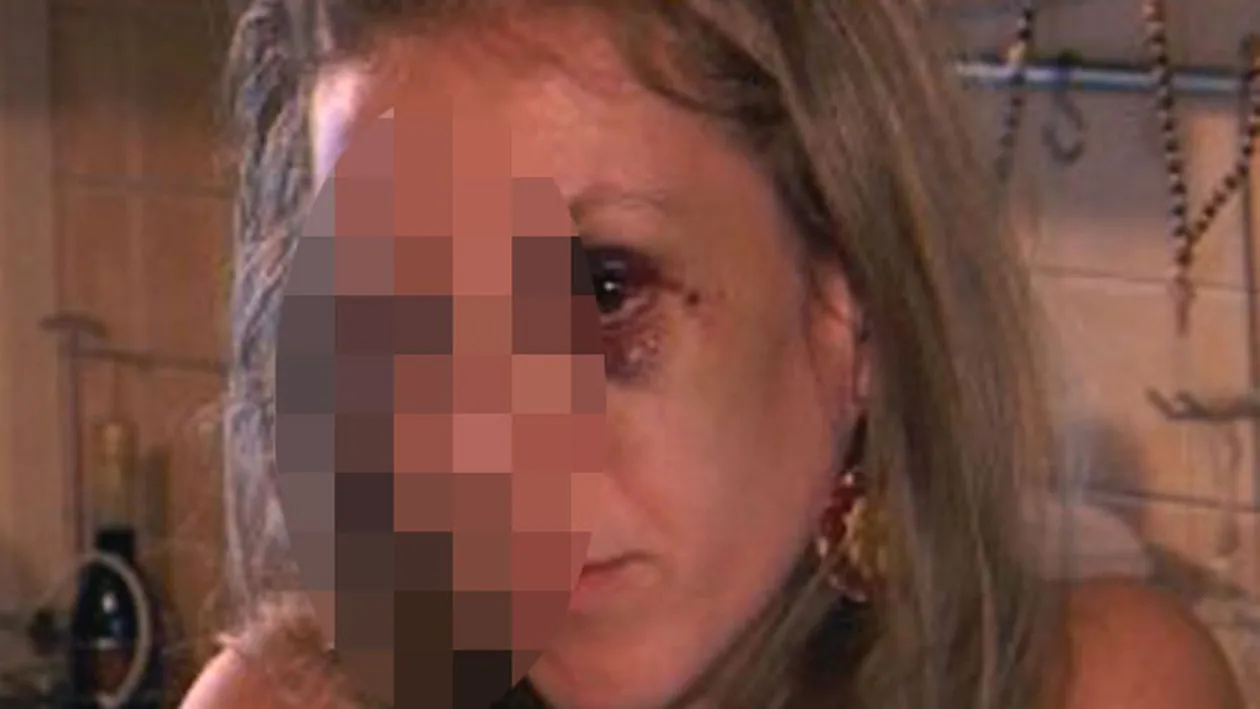 I-a umflat ochii de la prea multi pumni, iar acum se distreaza impreuna la mare! Ce vedete din Romania si-au mai dat o noua sansa