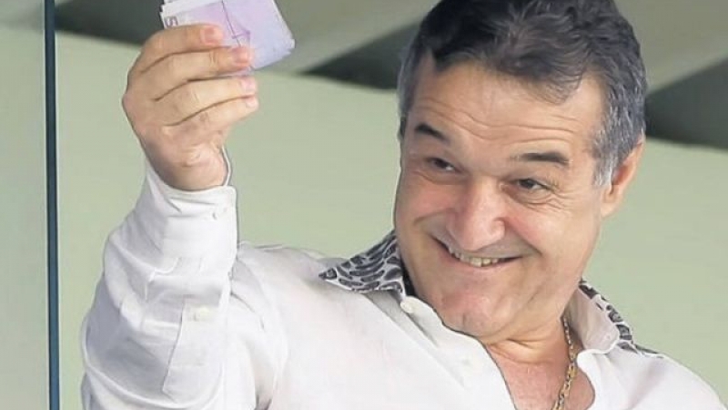 Vă mai amintiți circul făcut de Gigi Becali cu fotbaliștii de la Gloria Bistrița? Cum fugea după ei pe stradă, oferindu-le prime de 10.000 de euro! A ajuns și la hotel, la masă cu jucătorii VIDEO